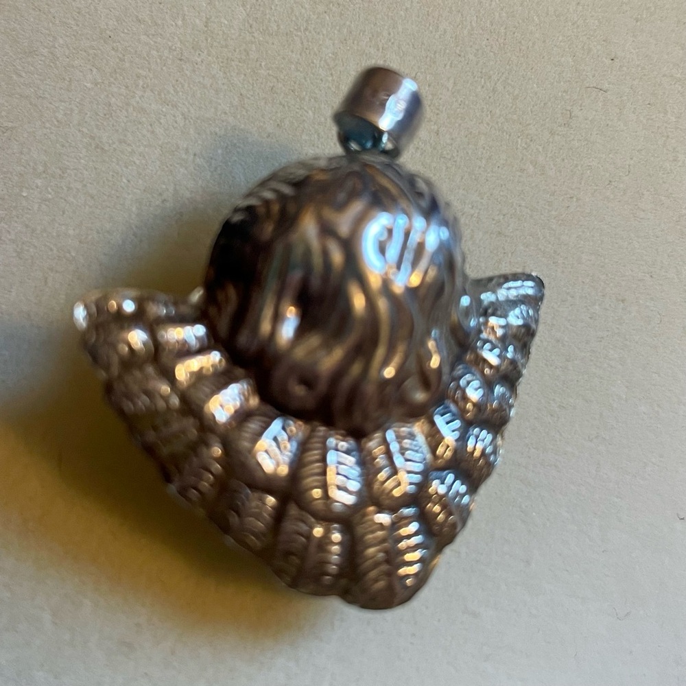 CHERUB face w/wings necklace charm - stamped 925 - intricate details - 1.5”x1.5” - Picture 3 of 6